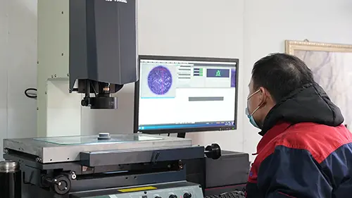 Dengan penglihatan yang tajam dan bimbingan yang tepat, kami teguh mewujudkan barisan pertahanan berkualiti untuk acuan.